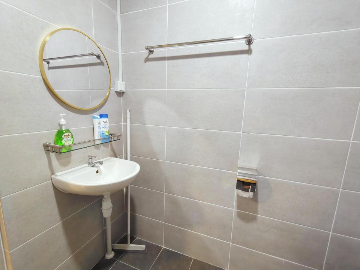 Apartment Gem Minimalist 2br 4beds Entire